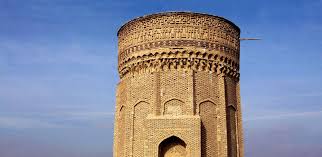 برج مهماندوست در استان سمنان و ۳۰ کیلومتری جاده دامغان به مشهد، در نزدیکی روستای مهماندوست قرار دارد